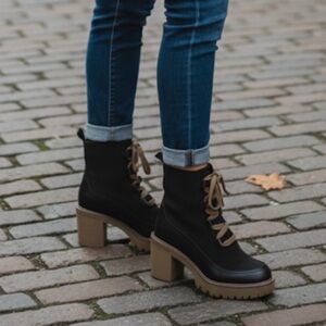 UNIVERSAL THREAD Glenda Hiking Boots, Women’s 6, Black